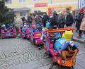 Bild: frd
Die Kindereisenbahn am Marktplatz ist bei allen Festivitäten ein Anziehungspunkt für die Familien. 2021 steht das Heimatfest im Kalender.