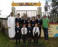 Bild: rn
Hans Rupprecht (rechts) mit einem Teil der Schulgeld-Patenkinder vor dem "Childrens's Park Eschenbach" im Nagaland.