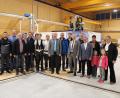 Bild: ckl
Einen spannenden Einblick in die Fertigung von Holzhäusern bekamen die Mitglieder der CSU mit Bürgermeisterkandidat Johannes Reger und Landratskandidat Roland Grillmeier bei der Firma Holzbau Schraml in Erbendorf.