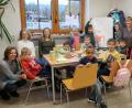 Bild: bsc
Das Büchereiteam der Gemeinde Friedenfels, mit Gabi Härtl um Monika Seidel (von rechts), erfreute viele Kinder mit einem Ferienprogramm.