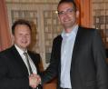 Bild: ak
Die UBV möchte Christian Porsch (links) als Chef im Rathaus. Vorsitzender Christian Bäß (rechts) gratulierte dem designierten Kandidaten zum eindeutigen Votum der Mitglieder.