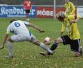 Bild: gb
Die beiden Kapitäne Josef Kellner (Püchersreuth/links) und Johannes Wurm kämpfen um den Ball. Die A-Klassen-Partie entschied der TSV mit 3:1 für sich gegen die Plößberger „Zweite“.