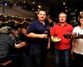 Bild: arw
Bürgermeister Markus Ludwig mit Roséwein, Kommandant Gert Kraus mit einer Brotzeit und zweite Vorsitzende Birgit Kraus mit einer Runde Schnaps (von links) sin d mit dem Zuspruch zum Weinfest zufrieden.
