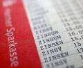 Symbolbild: Oliver Berg
Niedrige Zinsen machen nicht nur den Banken zu schaffen.