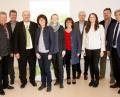 Bild: Hirsch
Bauernverbandsvertreter und Politiker im Gespräch (von links): Alexander Flierl, Joachim Hanisch, Josef Irlbacher, Josef Wittmann, Claudia Schmalzbauer, Manuela Pronath, Agnes Beer, Georg Mayer, Alexandra Gietl,Johann Hahn und Karl Holmeier.