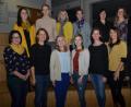 Bild: dob
20 Jahre nach ihrem Realschulabschluss treffen sich zwölf der ehemaligen Schüler an der Bildungsstätte. Direktor Andreas Meier (rechts) unterrichtete damals die Klasse und leitet heute die Realschule.