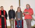 Bild: rpp
Das Kindergottesdienstteam, bestehend aus Paula Wolf, Evi Sloot und Christine Rupprecht (von links), gestaltet mit Pfarrer Klausfelder den Gottesdienst zum Gedenken an die Reformation statt.