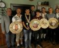 Bild: wro
Die verdienten Sieger und ehemaligen Titelträger rückten bei der Königsproklamation ins Blickfeld. Im Bild (von links) Bürgermeister Toni Dutz, Michael Meier, Marco Sieder, Gauschützenmeister Manfred Zölch, Jannik Spörl, Berthold Meierhöfer, Fabian Stock, Klaus Herneczky und Elisabeth Schuller.