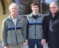 Bild: fz
Forstdirektor Gerhard Hösl vom AELF in Weiden stellt Lukas Rupprecht als neuen Leiter der Forstdienstelle Irchenrieth vor. Bürgermeister Josef Hammer (von links) freut sich über den Weiterbestand dieser staatlichen Einrichtung in der Gemeinde.