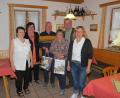 Bild: Gäste-Info Neualbenreuth/exb
Ihren Gewinn, zwei Übernachtungen im Kesslsimerhof Neualbenreuth, haben jetzt Rita und Walter Ernstberger aus Rednitzhembach bei Nürnberg eingelöst.