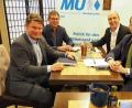 Bild: Bühner
Standortbestimmung bei der Mittelstandsunion (MU) Nordoberpfalz. Mit dabei (von links): Bezirksvorsitzender Benjamin Zeitler, stellvertretender Vorsitzender der MU Tirschenreuth Stefan Prechtl, Kreisverbandsvorsitzender Nordoberpfalz Harald Gollwitzer und der Bundestagsabgeordnete Albert Rupprecht.