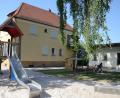 Bild: spw
Seit Ende Juli spielt hier kein Kind mehr: Der St.-Michael-Kindergarten in Ehenfeld ist geschlossen, weil giftige Schimmelpilze nachgewiesen wurden.