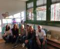 Bild: fg
Bürgermeister Hermann Falk (rechts) begrüßt das pädagogische Personal des St.-Michael-Kindergartens aus Ehenfeld im vorübergehenden Zuhause in Hirschau: (von links) Nicole Kredler, Angelika Rumpler, Carola Dagner, Vera Day und Kerstin Knauer.