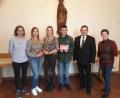 Bild: exb
Für den Dienst am Altar wurden Lisa Hutzler, Lea Götz, Laura Stier und Peter Stier,durch Pfarrer Konrad Amschl und Pastoralreferentin Maria Wagner ausgezeichnet (von links).