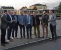 Bild: tr
Lärmschutz im Bereich des Bahnhofs Wiesau ist ein heiß diskutiertes Thema. Auf dem Gelände des Ziegler Terminals machten sich darüber unter anderen Albert Rupprecht, Roland Grillmeier, Horst Leißner und Matthias Trykowski von der DB Netze, Wilhelm Ziegler, Toni Dutz, Andreas Sandner und Michael Wachsmann (von links) Gedanken.