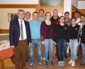 Bild: rlö
Die neue Führungsriege der Rosenberger Kirwagemeinschaft mit 1. 
Die Führungsriege der Rosenberger Kirwaleit mit Bürgermeister und Ex-Kirwabou Michael Göth (links) und dem neuen Vorsitzenden Benny Neidel (hinten, Mitte).