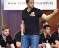 Bild: A. Schwarzmeier
Viele Alternativen hat Neustadts Coach Stefan Merkl beim Auswärtsspiel in Chemnitz wohl nicht auf der Bank. Bei sieben fehlenden Stammspielern dürfte das DJK-Team ein neues, jüngeres Gesicht bekommen.