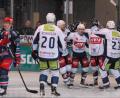 Bild: gb
In der Weidener Hans-Schröpf-Arena steigt am Freitag um 20 Uhr das Derby zwischen den Blue Devils und den Selber Wölfen. Beim ersten Aufeinandertreffen in Selb (Szene) freuten sich die Oberpfälzer über einen Punkt.
