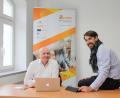 Bild: Wiesel/OTH Amberg-Weiden
Planery-Gründer Alexander Götz (links) mit DGO-Chef Philipp Hermannsdörfer.
