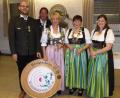 Bild: Peter Zitzmann/exb
Die neuen Würdenträger aus Kleinraigering (von links): 2. Ritter Manuel Birner, Oberschützenmeister Markus Böhm, Schützenkönigin Tanja Ludwig, Liesl Hilde Wiesgickl und Schützenmeisterin Michaela Nübler.