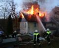 Bild: Roland Wellenhoefer
Dank des schnellen Aufbaus der Wasserversorgung konnten die Feuerwehren ein Ausbreiten des Feuers in Grünlas verhindern.