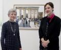 Bild: Hirsch
Zweite Bürgermeisterin Ulrike Roidl (links) und Fotografin Stephanie Steinkopf (rechts) eröffneten am Sonntag die Ausstellung der Berliner Agentur "Ostkreuz".