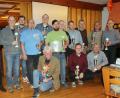 Bild: exb
Siegerehrung für die besten Oldtimerfahrer in Waldeck: Stefan Lindemann (AC Hof), Günter Hartmann (Ottensoos), Benedikt Miskolci (MSC Nordhalben), Michael Wunder (MSC Nordhalben), Mirko Köstner (MSC Nordhalben), Titelträger Tom Zschammer (MSC Nordhalben), Hans Angerer (AMC Waischenfeld), Werner Paschke (MSC Tirschenreuth); Heinz Neumeier (MSC Wiesau), Herbert Hofmann (AMSC Bindlach), Frank Angles (Mitwitz); Vorne: Hansi Walter (MSC Wiesau), Christian Gebelein (Mainleus) und Michael Bayer (AC Bayreuth).