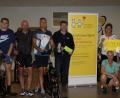 Bild: ads
Die Vorsitzende des Fördervereins Krebskranker Kinder Amberg-Sulzbach, Petra Waldhauser (rechts), und ihr Stellvertreter Marco Kind (Dritter von rechts) freuten sich über 1501,30 Euro aus der Spinning-Aktion von Physio-Aktiv. Dazu eingeladen hatten Tanja Heilemann (Zweite von rechts) und Andreas Heilemann (Zweiter von links). Zu sehen ist auch die spendable Spinning-Gruppe.