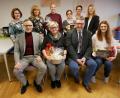 Bild: hmr
Die ausgeschiedenen und neuen Frühstücklotsinnen mit (vorne von links) Erstem Bürgermeister Bernd Sommer, Monika Poss, Klaus Schuster und Franziska Summer sowie (hinten von links) Gabriele Treml-Laubert, Brigitte Nickl, Diana Männer, Marina Gebhardt, Silvia Engel und Karin Gleißner.
