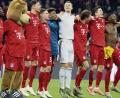 Bild: agentur_dpa
Die Spieler des FC Bayern München ließen sich nach dem überzeugenden 4:0-Sieg gegen Borussia Dortmund von ihren Anhängern feiern.