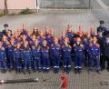 Bild: Feuerwehr Schönsee
Jugendliche von den teilnehmenden Feuerwehren mit den Organisatoren um Schönsees Jugendwart Tobias Süß (Zweiter von links) sowie dem Schiedsrichtertem mit KBM Christian Weinfurtner (links)