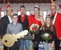 Bild: sön
Die leere Gemeindekasse überreichte Zweiter Bürgermeister Josef Weinfurtner an Prinz Sven I., Blumen hatte er für Prinzessin Melanie III. parat. Mit Präsident Daniel Kellner (hinten, von links) freuen sich Kinderprinz Tim I., der den Rathausschlüssel bekam, und Kinderprinzessin Hanna I. (vorne ,von links) auf die Faschingszeit.