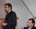 Bild: exb
Bürgermeisterkandidat Sebastian Hartl (rechts) lauscht den Ausführungen MdL Stephan Oetzinger