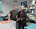 Bild: ubb
Beim Tag der offenen Tür im Kreiskrankenhaus zeigten die Mitarbeiter den Gästen auch, wie eine Endoskopie durchgeführt wird. Wer wollte, durfte das medizinische Gerät selbst bedienen.