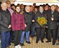 Bild: fiw
Karl Konrad feierte seinen 80. Geburtstag. Dazu durfte sich das engagierte Mitglieder des MGV Tirschenreuth auch über Ständchen der Sänger freuen. Im Bild der Jubilar mit Ehefrau Cilly im Kreise der Sänger.