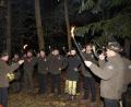 Bild: frd
Hörnerklang im Fackelschein: Zum Auftakt der Hubertusmesse spielten die Jagdhornbläser der Kreisgruppe Oberviechtach vor der Walpurgiskapelle.