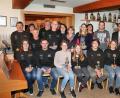 Bild: bsc
Angeschlossen war der Kreisschau die Lokalschau des ausrichtenden Kleintierzuchtvereins Friedenfels. Schirmherr Oskar Schuster (rechts) und Vorsitzende Ramona Bauer (hinten links) beglückwünschten nach der Siegerehrung die neuen Vereins- und Vizemeister.