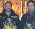 Bild: gi
Alle Lichteffekte zur „Nacht der Lichter“ in der Wieskirche haben Marco Spandl Wolfgang Bernhard (von links) kostenlos für die Ministranten und Pfarrei installiert. Dafür bedankten sich die Ministranten mit einem Brotzeitkörbchen.