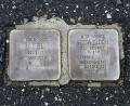 Bild: Steinbacher
Die sogenannten Stolpersteine erinnern an diejenigen Menschen, die in der Zeit des Nationalsozialismus verfolgt, ermordet, deportiert, vertrieben oder in den Suizid getrieben wurden. Insgesamt 70 000 solcher Steine gibt's in Deutschland und in 23 weiteren europäischen Ländern. Dieser hier ist vor dem Haus in der Schlachthausstraße 12 verlegt, in dem Rosa und Ernst Bloch lebten.