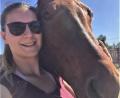 Bild: exb
Westernreiterin Simona Neumüller genießt die schönen Tage in Kalifornien, wo sie auf einer Ranch mit „Lil Ruff Secret“ für die WM trainiert.