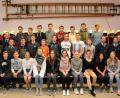 Bild: fdl
Sowohl das Prüferteam als auch die Führung der Ehenfelder Wehr freuen sich über die guten Leistungen der 25 Teilnehmer am Wissenstest für Jugendfeuerwehren.
