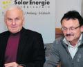 Bild: gf
Hans-Jürgen Frey (links), Vorsitzender des Solarfördervereins, erinnert sich an die Anfänge vor 25 Jahren. Sein Stellvertreter Lorenz Hirsch (rechts) geht auch in Schulen, um den Kindern Wissen über die Kraft der Sonne zu vermitteln.