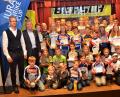 Bild: fz
Besonders der Radsportnachwuchs fährt gerne mit dem Mountainbike. Dies beweist der Jura-Cup, der sich unter den jungen Radsportlern großer Beliebtheit erfreut. Beim Bezirkstag ehrte der Bezirksvorsitzende Heinz Uhl (rechts) die Klassensieger.