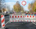 Bild: Gabi Schönberger
Am Freitagnachmittag wird die Sperrung der B22 wieder aufgehoben. Auf der Fahrbahn in Richtung Neustadt musste die Fahrbahn ausgebessert werden.