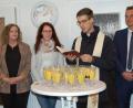 Bild: sm
Vanessa Keller (von links) und Sina Becker eröffnen am Pfarrplatz in Altenstadt/WN ihre Hebammenpraxis.