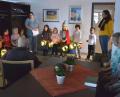 Bild: Susanne Forster
Der evangelische Kindergarten Tirschenreuth singt "Ich gehe mit meiner Laterne" für die Bewohner des Seniorenzentrum Haus Ziegelanger.
