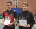 Bild: tob
Thomas Eckl (links) wurde Bezirksmeister bei den Herren B und darf bei den Bayerischen Meisterschaften starten. Tim Ficht (rechts) gewann den Titel im Mixed an der Seite der Wernbergerin Sophia Ziegler.