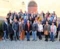 Bild: exb/Fotostudio Kraus
An drei Schulen im Schönseer Land waren die Männer und Frauen einst unterricht worden. Bei einem Klassentreffen versammelten sich die mittlerweile 50-Jährigen an der Weidinger Pfarrkirche.