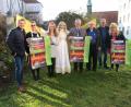 Bild: Hirsch
Werben für den Schwandorfer Weihnachtsmarkt 2019 (von links): Veranstalter Gerhard Engel, Vera Dehling vom Kulturamt, Sandra Grabinger von der Wirtschaftsförderung, Christkind Elisabeth Weingärtner, OB Andreas Feller, die Veranstalter Hans Jäger und Georg Duschinger sowie Christiana Roidl-Burggraf vom Wirtschaftsforum.