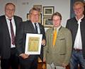 Bild: R. Kreuzer
Neuer Ehrenvorsitzender ist Günther Magerl (Zweiter von links). Ihm gratulieren (von links) Bürgermeister Lothar Höher, Norbert Uschald und Vorsitzender Heinrich Vierling.